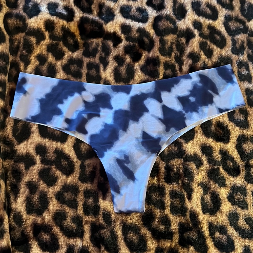 VS PINK panties size L NWT